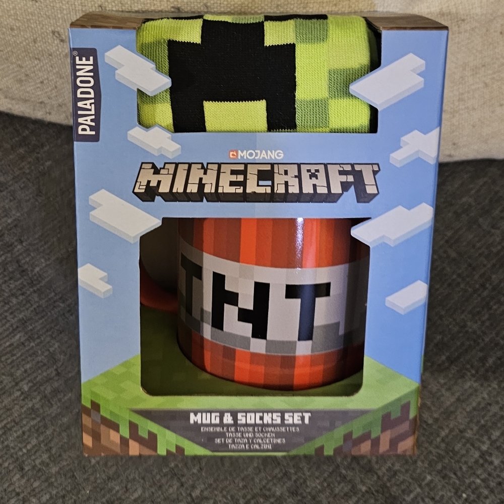 🆕️ Paladone Minecraft Mug & Socks Set.